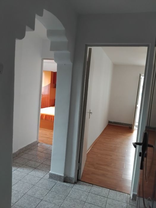 Vand Apartament situt in   Gaesti Jud.Dambovita