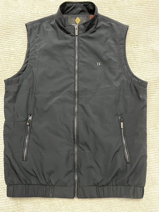 Безрукавка, жилет