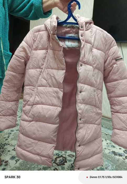 Продам две осенне ведение куртки для девочек 7-9 лет.