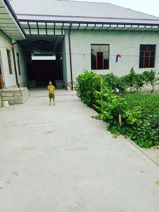 Навоий шахар Умид кургонида пишган гиштдан курилган ховли сотилади