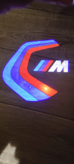 Подсветка двери BMW