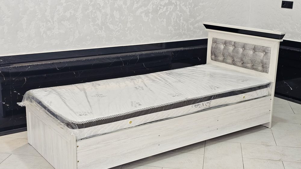 Продаю кровать 2м на 80см