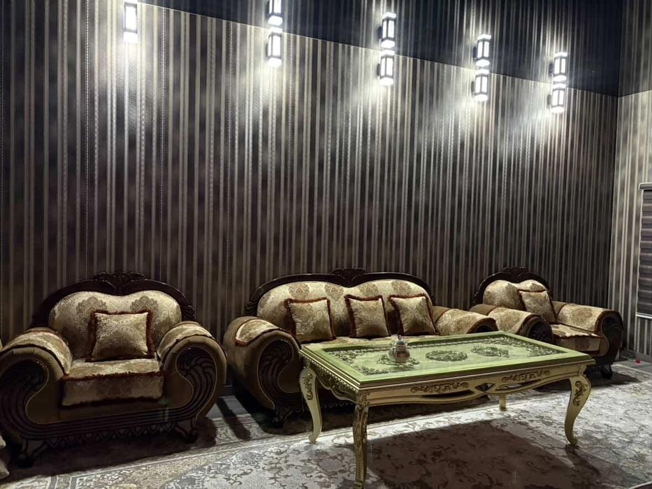 Мебель гостиной и столы