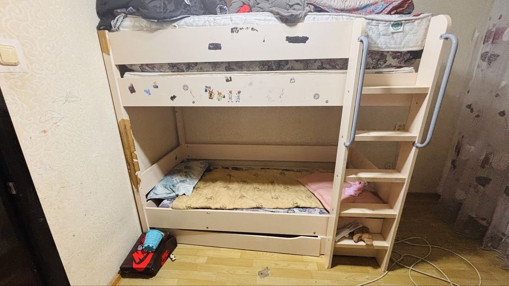 Продам двухярусную кровать