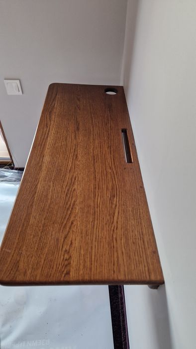 Бюро от масив, правено по поръчка.