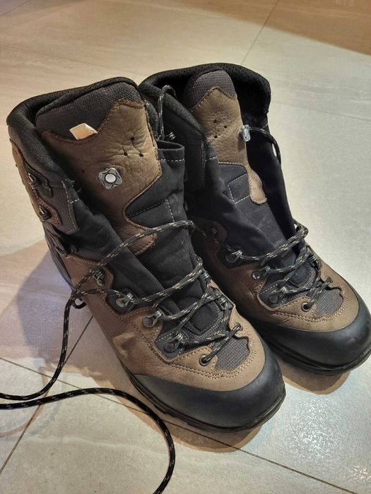 Туристически обувки LOWA Catalan GTX, 44,5 номер, 10 UK, стелка 287мм.