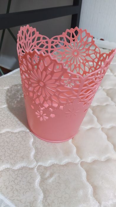 Продается Кашпо -корзина.