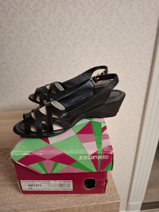 Продам босоножки