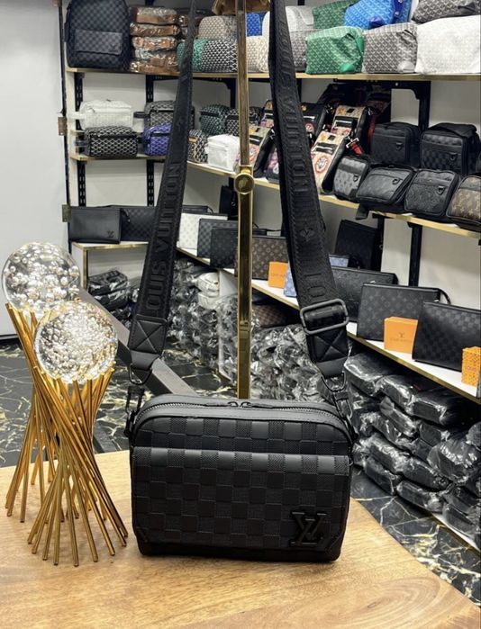 Мъжка чанта / чанти Louis Vuitton