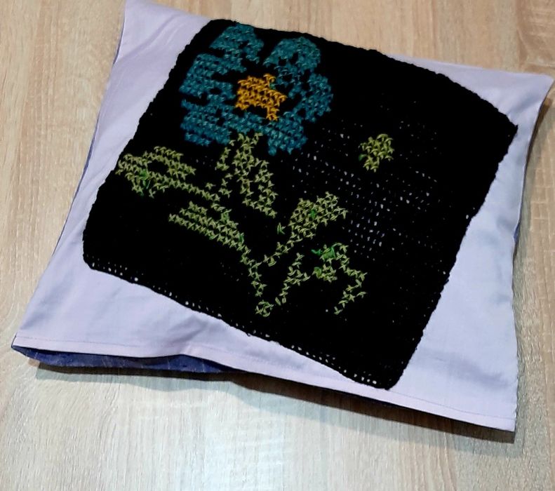 ново тюлено парче с подгъвв и нови  възглавнички 4брза15лв