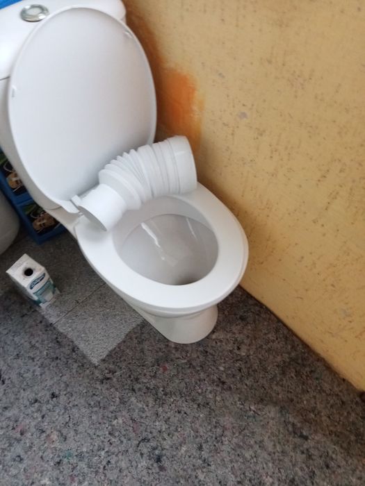 Продаю унитаз в сборке