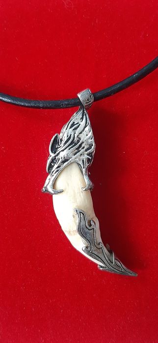 Зъб от вълк с мит.обков