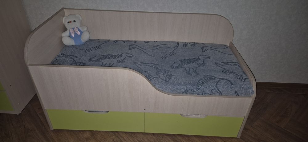 Продам кровать и шкаф