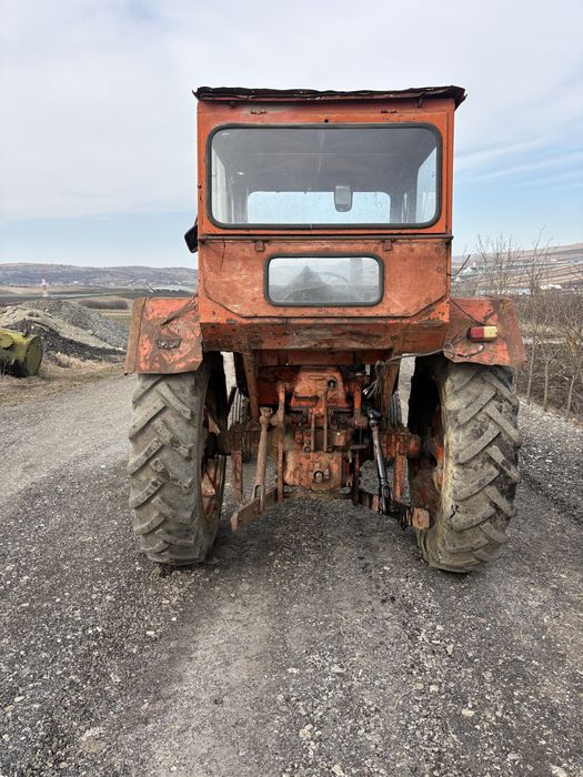 Tractor u 650 cu manobloc si frana de mana