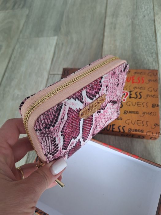 Portofel Guess dama- roz