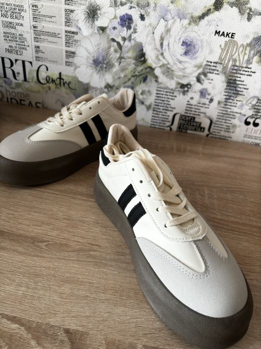 Кроссовки женские