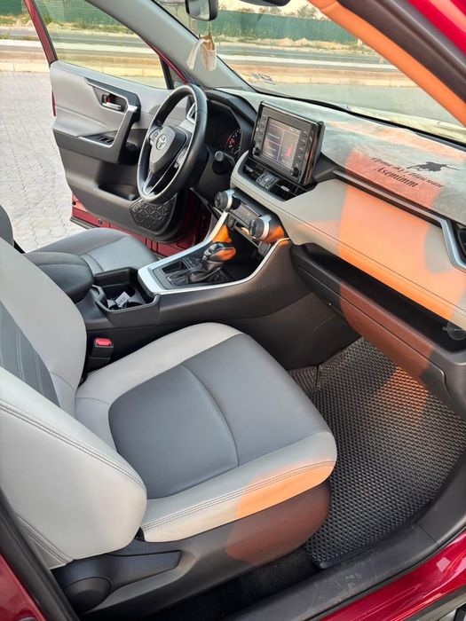 Рав 4 2019 в идеальном состоянии