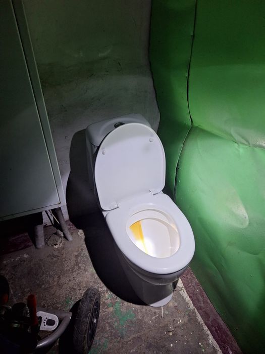 Туалет.  У. Унитаз