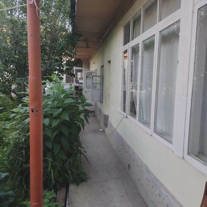 Срочно!!! Продается Орр: Бирлик Саккокий 5,5 соток Фасад 18,5*30