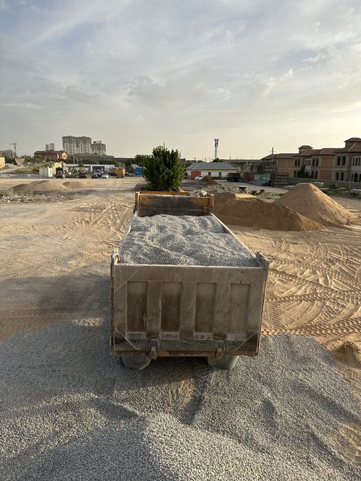 Песок(мытый,топан),щебень,