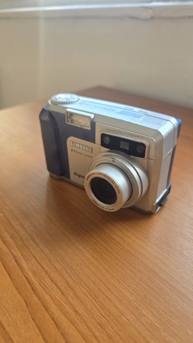 Aparat foto digital  vintage Samsung Digimax 210 se