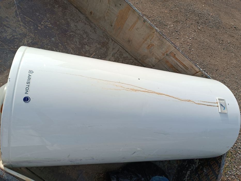 Продам водонагреватель (бойлер) Аристон