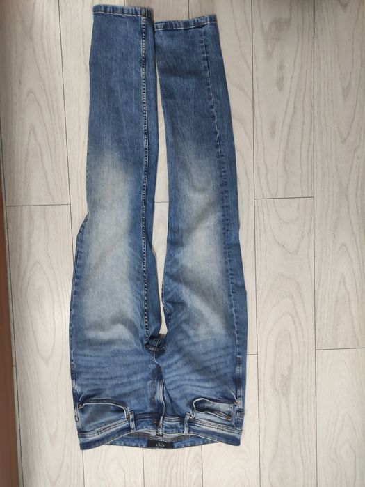 Vând blugi băieți