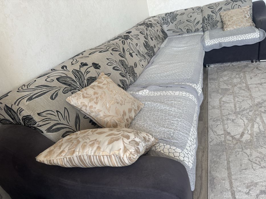 Диван угловой б/у.