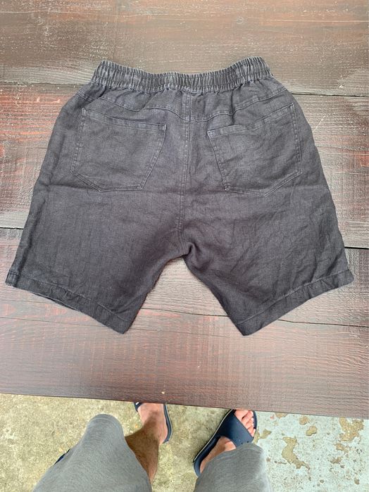 Pantaloni scurți din in L