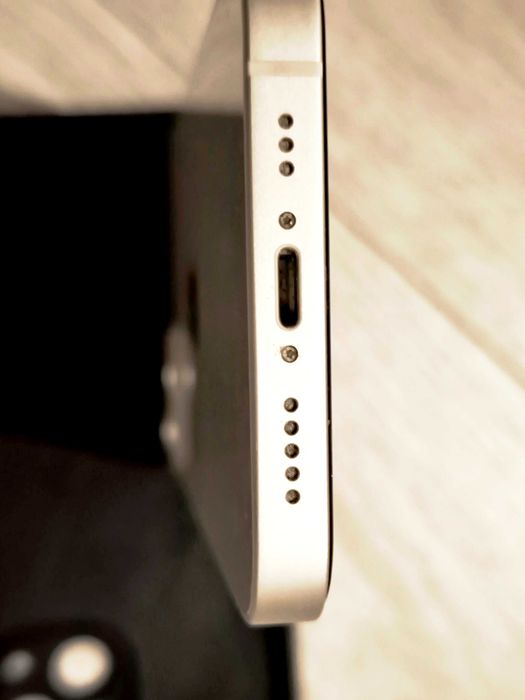 Iphone 13 cumpărat nou de la eMag nici o urmă ca din cutie