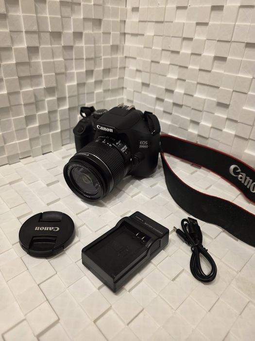 Aparat foto Canon EOS 2000D
