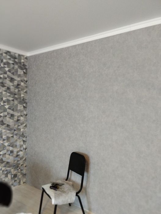 Поклейка обоев и галтелей