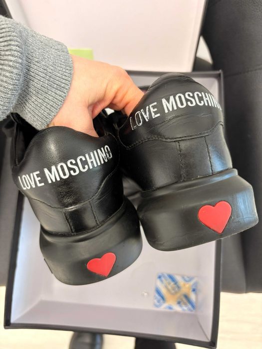 Vand adidasi Moschino dama originai