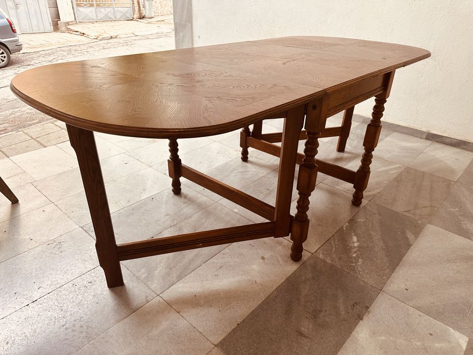 Разтегателна дъбова трапезна маса с падащи плотове