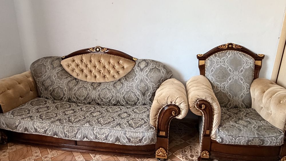 Продам срочно 2 дивана и кресло