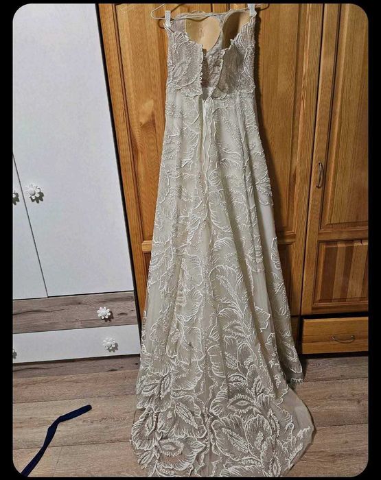 Продавам елегантна рокля