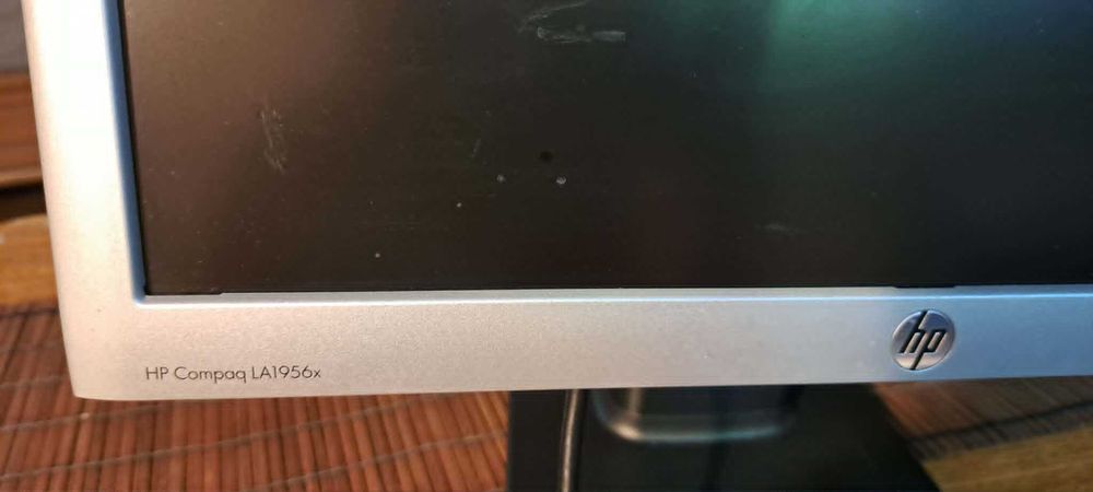 Monitor LED HP Compaq LA1956x, 19 inci