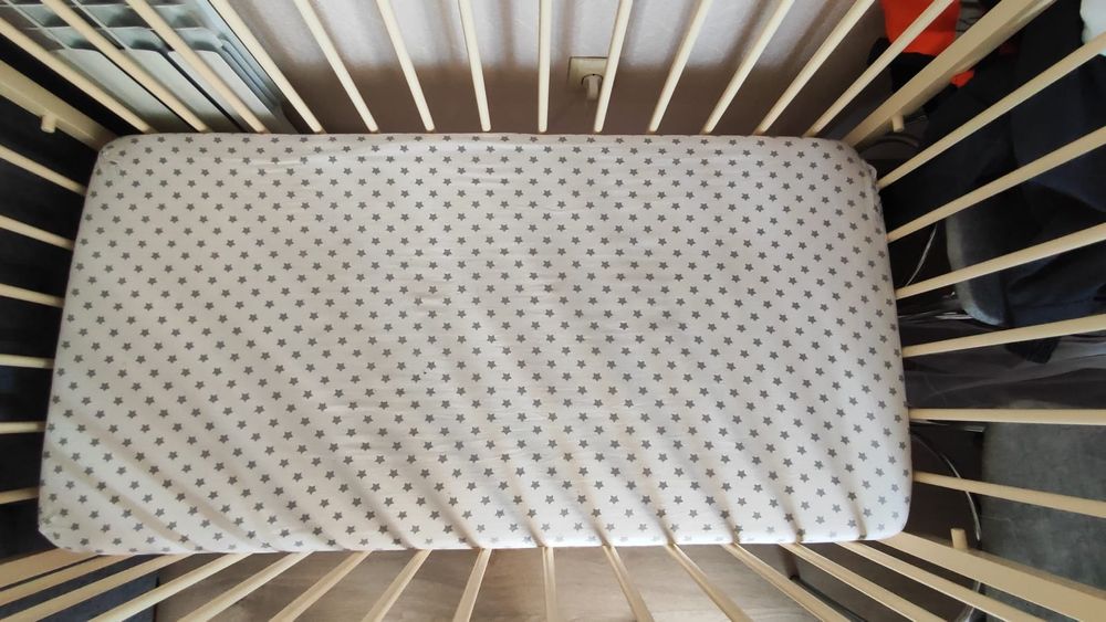 Детская кроватка с матрасом