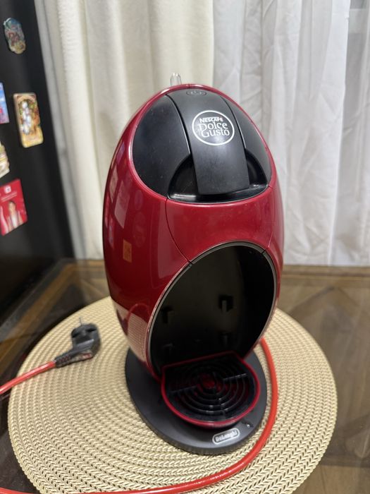 Кофемеашина Dolce Gusto Delonghi