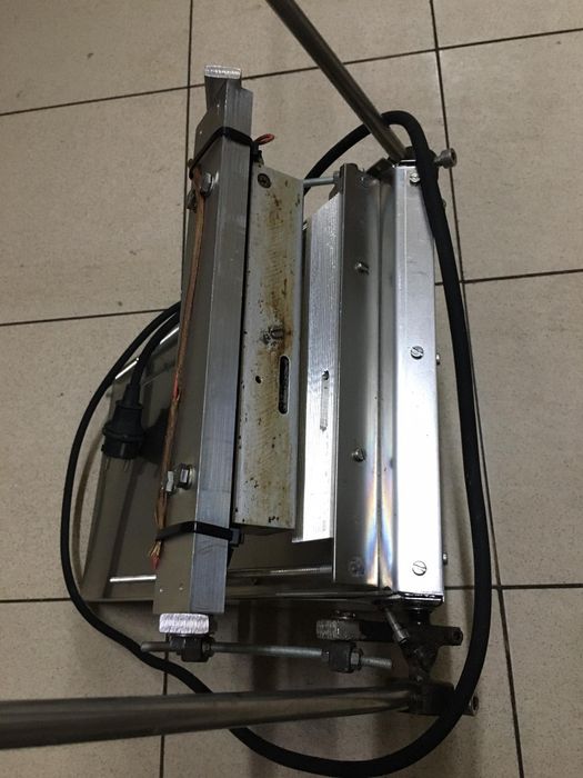 термоспояваща лепачка за найлонови и алуминиев пликове