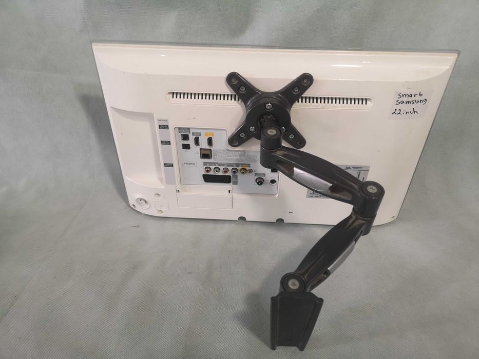 Телевизор - Samsung 22 inch smart А14 / черен и бял