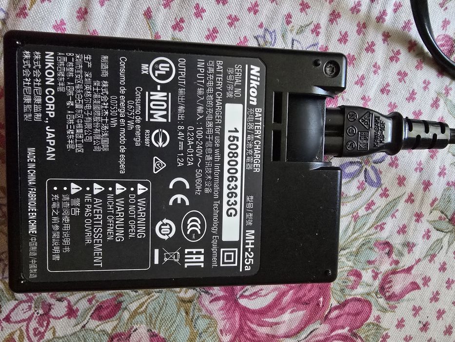 Încărcător original Nikon MH-25a pentru acumulator EN-EL15