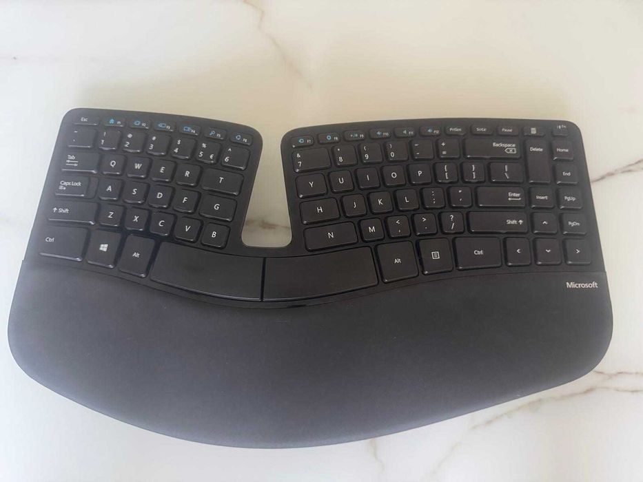 Tastatura Microsoft Sculpt Ergonomic Wireless + Numpad + Receiver USB + Suport magnetic