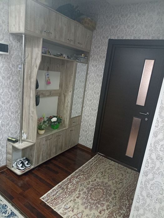 Янгихаёт тумани спутник 16а Срочна квартира сотилади. Нархи 60000$.