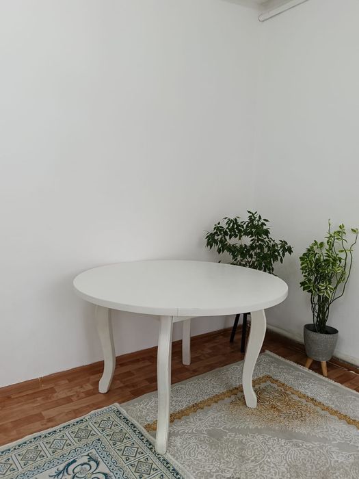 стол для кухни в отличном состояни