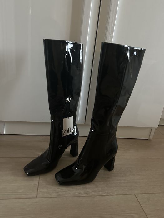 Чисто нови ботуши ZARA, лак, размер 36