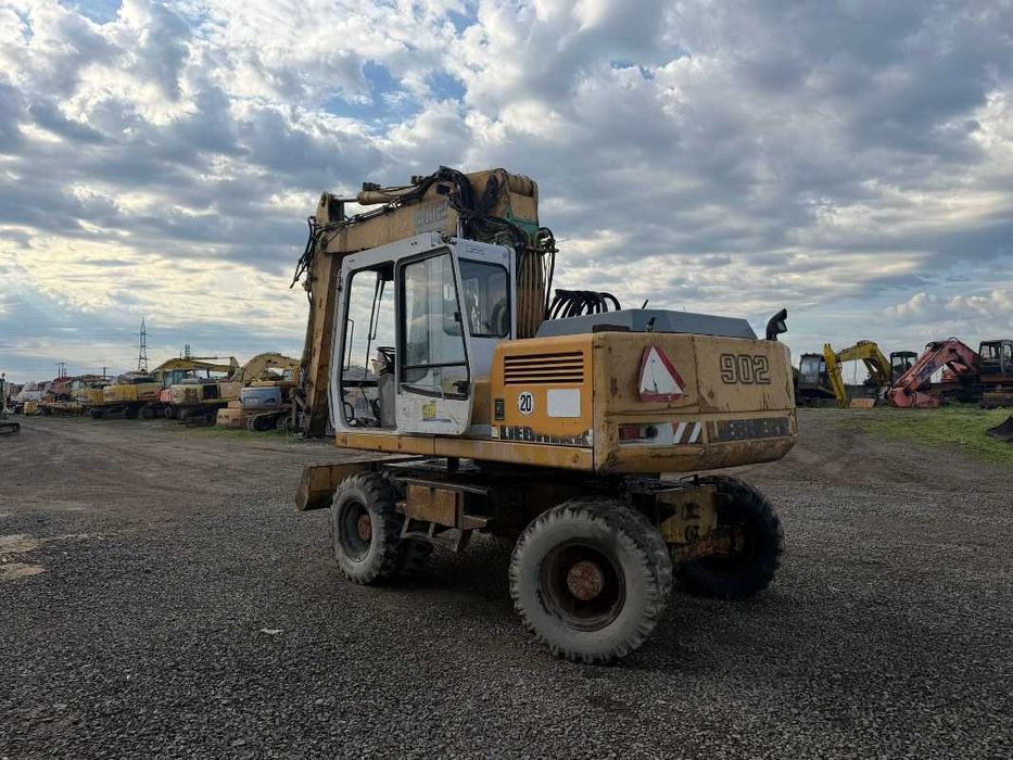 Distribuitor hidraulic excavator pe roti Liebherr 902 piese