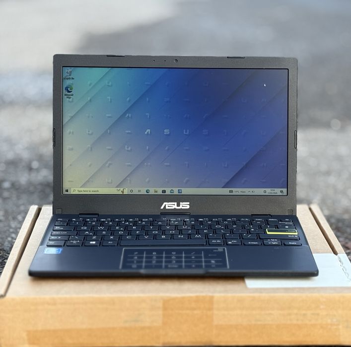 Компактен лаптоп ASUS E210MA, 4GB RAM, 64GB, 11.6”