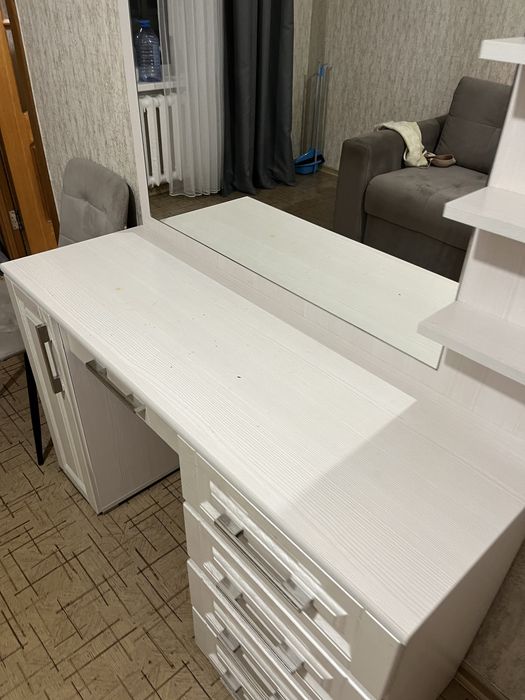 Комод с зеркалом