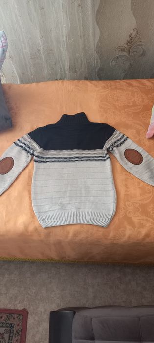 Продам теплую кофту